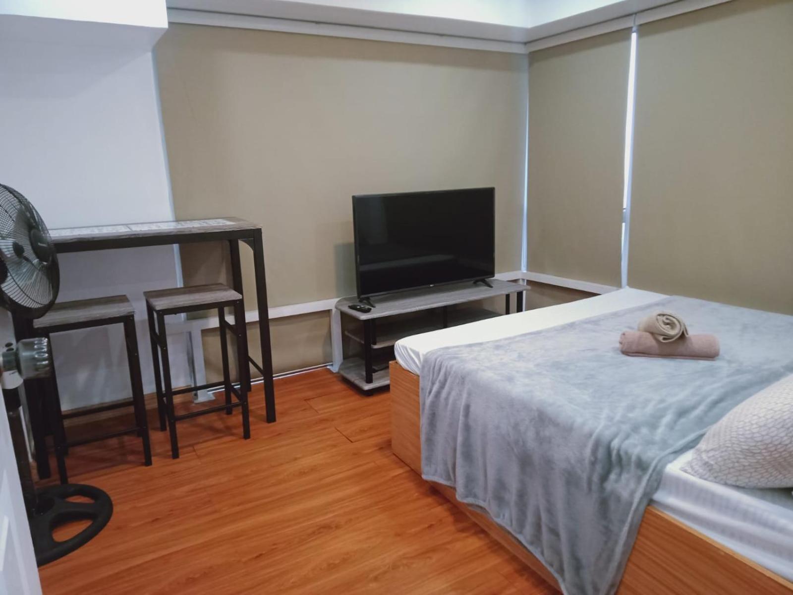 2 Bedrooms Units Forbes Area 5Th Avenue Bgc Center Манила Экстерьер фото