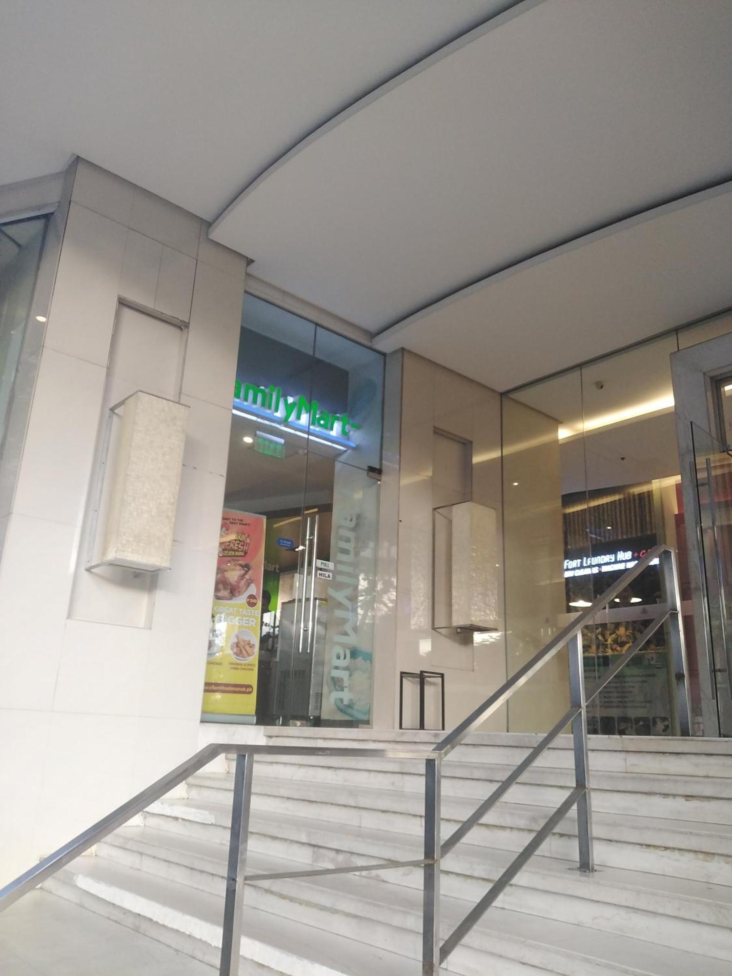 2 Bedrooms Units Forbes Area 5Th Avenue Bgc Center Манила Экстерьер фото