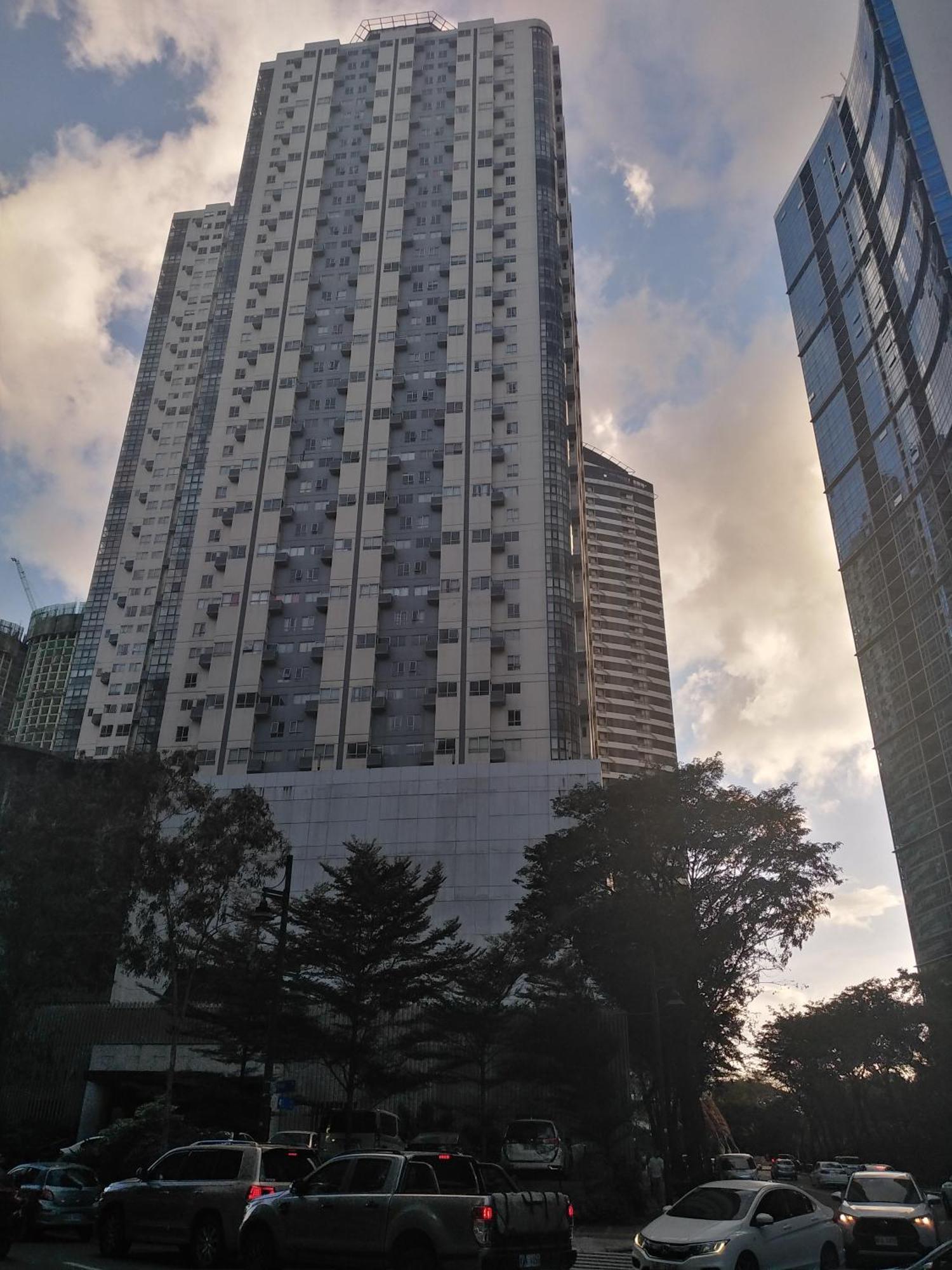 2 Bedrooms Units Forbes Area 5Th Avenue Bgc Center Манила Экстерьер фото